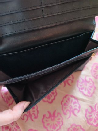 Monedero marrón con bordado floral