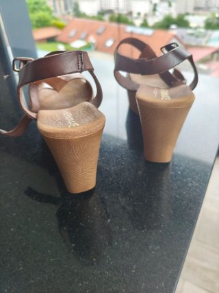 Sandalias de cuña de piel mujer