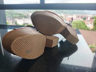 Sandalias de cuña de piel mujer