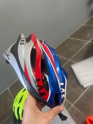Cascos Btwin y Spiuk para bici