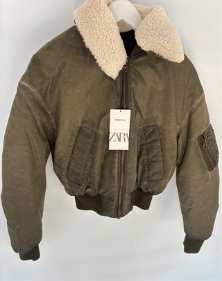Chaqueta Bomber Zara efecto piel borrego