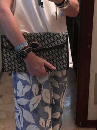 Bolso Doge Clutch Sobre dorado y Negro