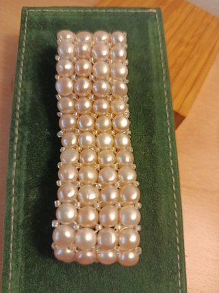 Pulsera de perlas y pedrería