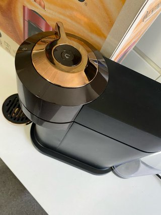 Cafetera Nespresso Vertuo Plus Negra
