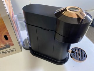 Cafetera Nespresso Vertuo Plus Negra