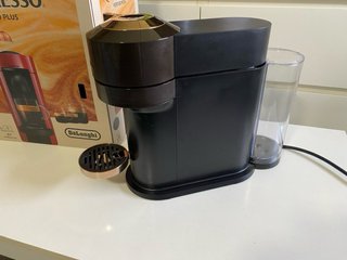 Cafetera Nespresso Vertuo Plus Negra