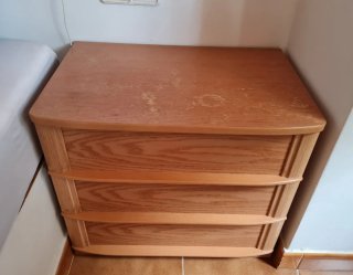 Mesita de noche de madera
