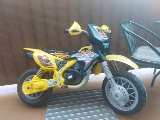 Moto de batería infantil estilo Motocross