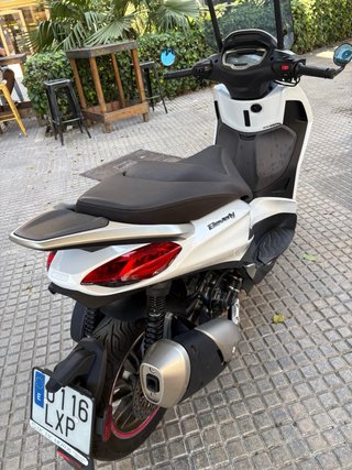Piaggio Beverly 300 HPE Blanca