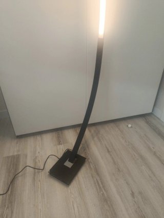 Lámpara de pie moderna curva