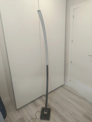 Lámpara de pie moderna curva