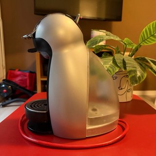 Cafetera Nescafe Dolce Gusto Negra y Plateada