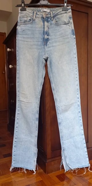Pantalón vaquero Zara flare desgastado