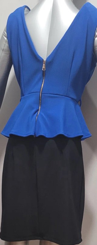 Vestido Peplum Vestido elegante con diseño peplum.
