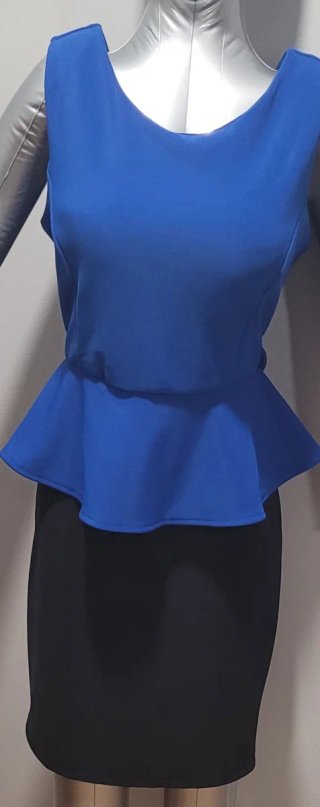 Vestido Peplum Vestido elegante con diseño peplum.