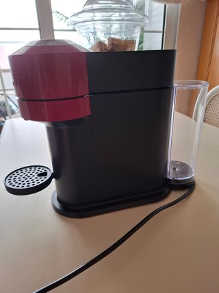Cafetera Nespresso Vertuo Roja