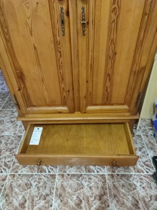 Armario de madera rústico de pino