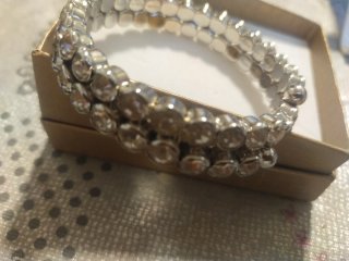 Pulsera rígida con pedrería