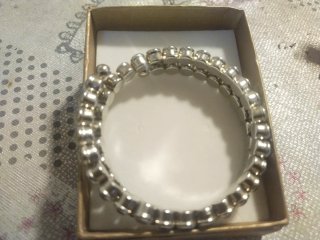 Pulsera rígida con pedrería