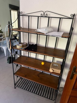 Estantería de forja y madera
