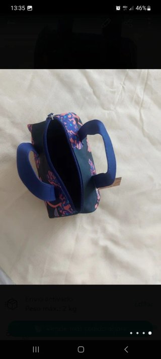 Neceser estampado con etiqueta