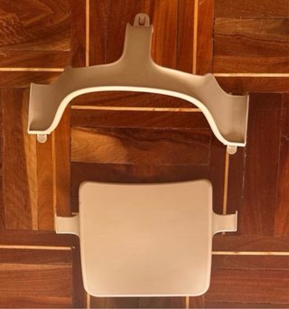 Respaldo y seguridad asiento de la  trona Stokke