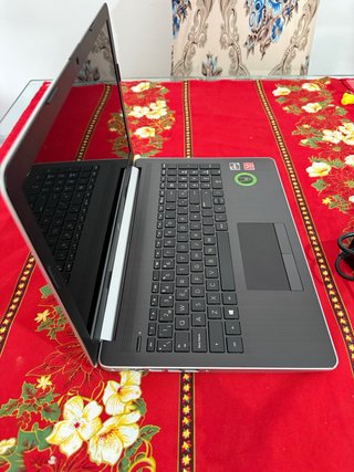 HP 15 Ryzen 5 2500U 4 nucleos 8 hilos