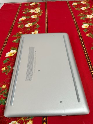 HP 15 Ryzen 5 2500U 4 nucleos 8 hilos