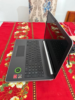 HP 15 Ryzen 5 2500U 4 nucleos 8 hilos