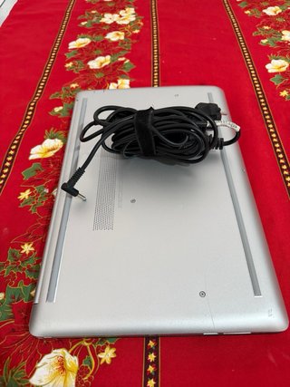 HP 15 Ryzen 5 2500U 4 nucleos 8 hilos