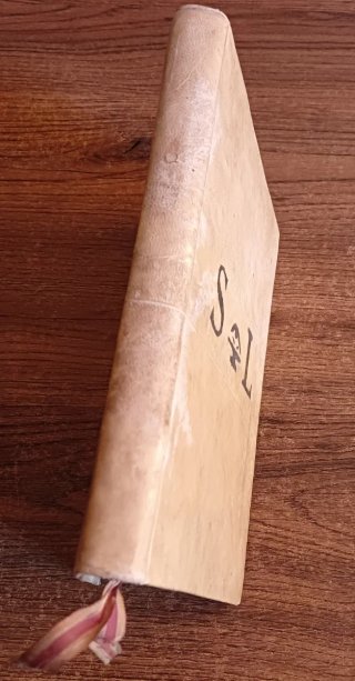 Libro antiguo pergamino. "UFIZI DIVINI" 1738