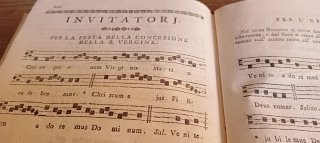 Libro antiguo pergamino. "UFIZI DIVINI" 1738