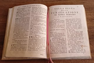 Libro antiguo pergamino. "UFIZI DIVINI" 1738