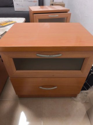 Cómoda + 2 mesitas de noche + madera con espejo
