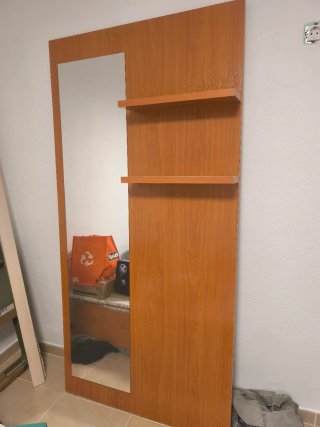 Cómoda + 2 mesitas de noche + madera con espejo