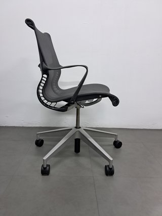 Silla HERMAN MILLER SETU ergonómica profesional