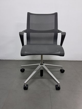 Silla HERMAN MILLER SETU ergonómica profesional