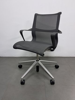 Silla HERMAN MILLER SETU ergonómica profesional