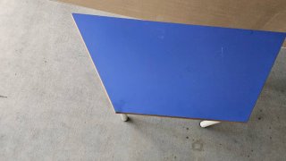 Mesa infantil triangular azul