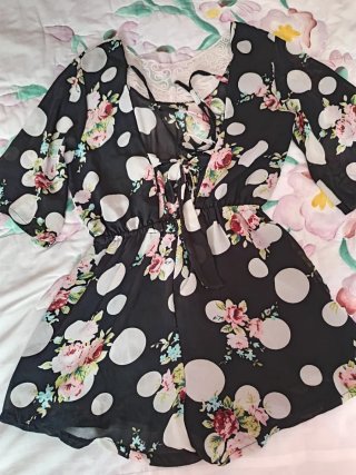 Mono corto floral con lunares