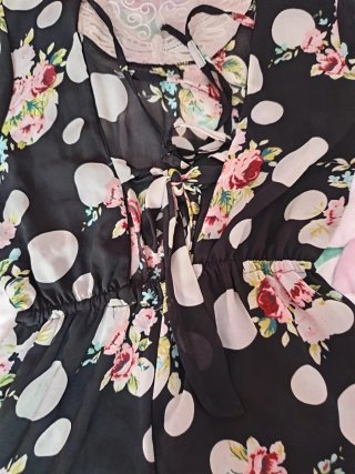 Mono corto floral con lunares
