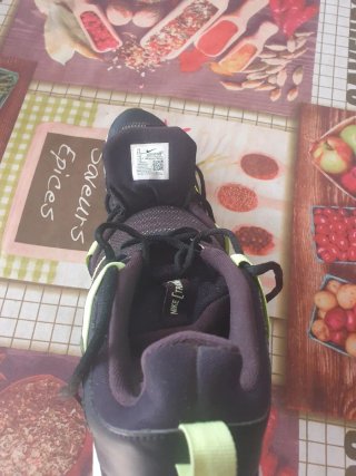 Zapatillas deportivas Nike negras y verdes