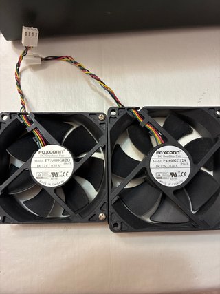 2 Ventiladores Foxconn 12V 80mm y 90mm