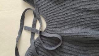 Jersey gris con espalda abierta