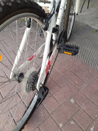 Bicicleta Rockrider Roja y Blanca