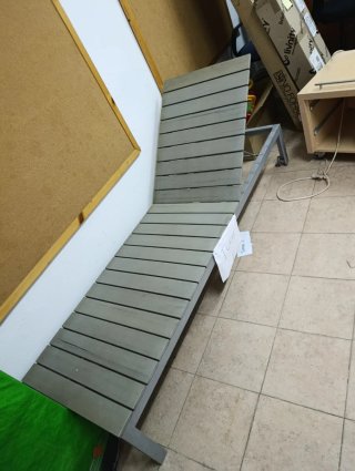 Tumbona metálica gris