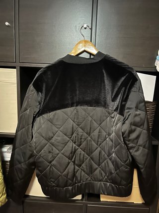 Cazadora bomber acolchada negra