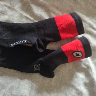 Calcetines Assos negros y rojos talla 35