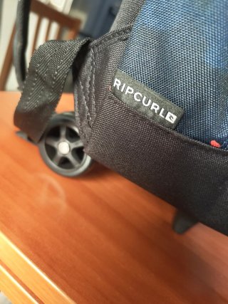 Mochila Ripcurl con ruedas nueva a estrenar.