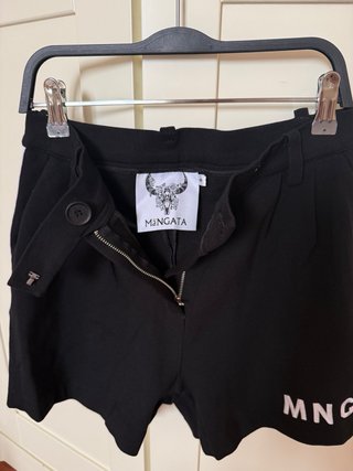 Shorts negros Mangata con rayas laterales